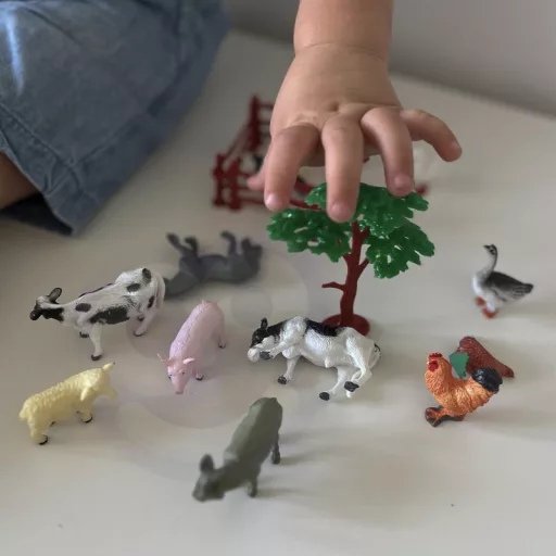 Woopie háztáji állatfigura készlet - 14 db-os farmjáték