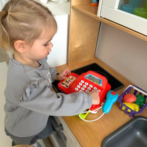 Woopie interaktív pénztárgép gyerekeknek - futószalaggal és vonalkódolvasóval