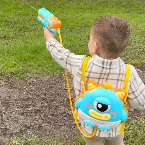 Woopie Monster vízipisztoly hátizsákkal – 2,1 literes tartállyal és állítható vízsugárral