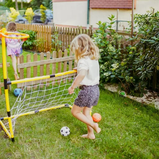 2 az 1-ben gyerek sportkészlet – kosárlabda és focikapu szett labdával