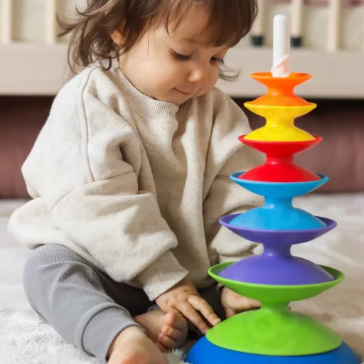 Woopie színes montessori torony babáknak – 7 részes érzékszervi fejlesztőjáték