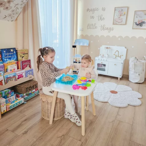 Woopie homokozóasztal formákkal - 0,5 kg-os kinetikus homokkal