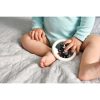 Fekete-fehér maci csörgő – kontrasztos, BPA-mentes babajáték