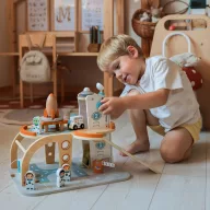 Tooky Toy fa parkolóház kiegészítőkkel