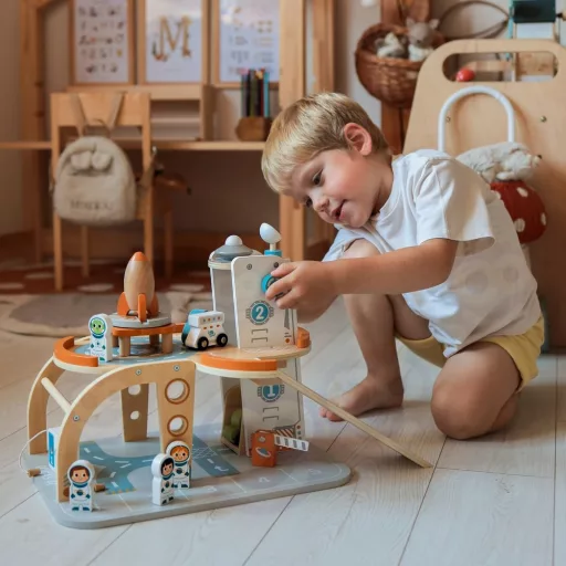 Tooky Toy fa parkolóház kiegészítőkkel