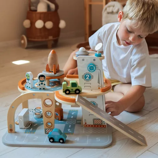 Tooky Toy fa parkolóház kiegészítőkkel