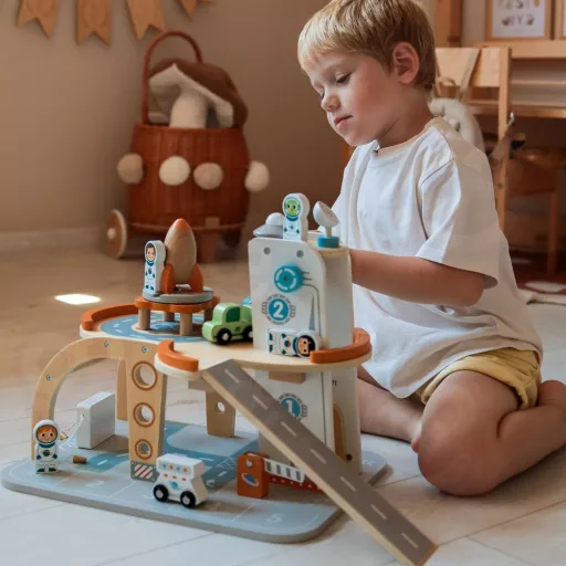 Tooky Toy fa parkolóház kiegészítőkkel