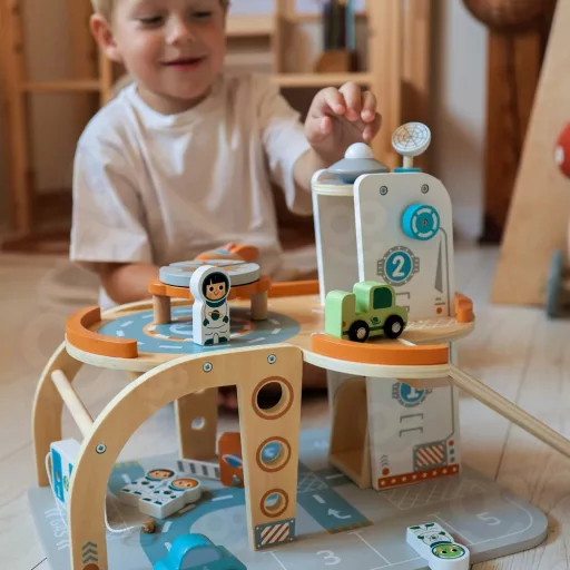 Tooky Toy fa parkolóház kiegészítőkkel