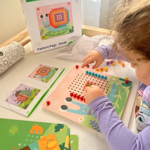 Tooky Toy tűzős puzzle készlet