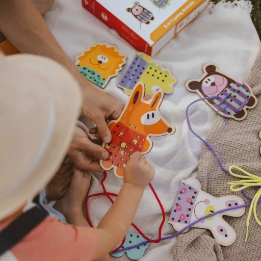 JátékTooky Toy állatos fűzőcske – fa oktatójáték